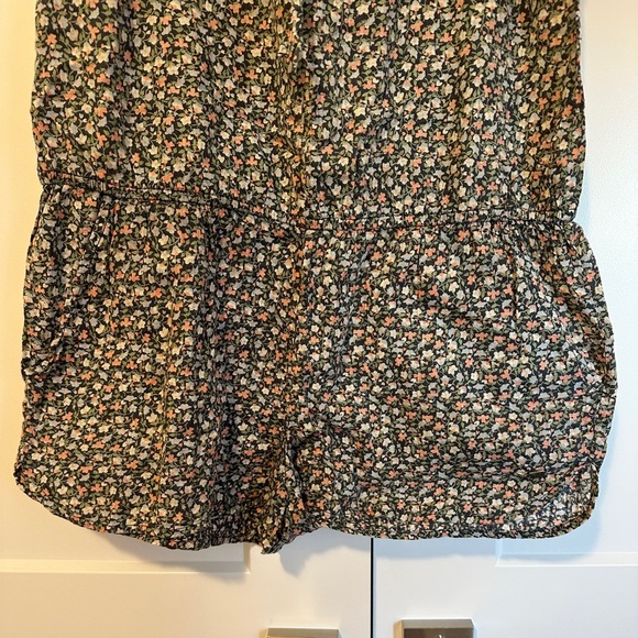 Roxy Black Floral Romper Size Large Women’s - Picture 2 of 10